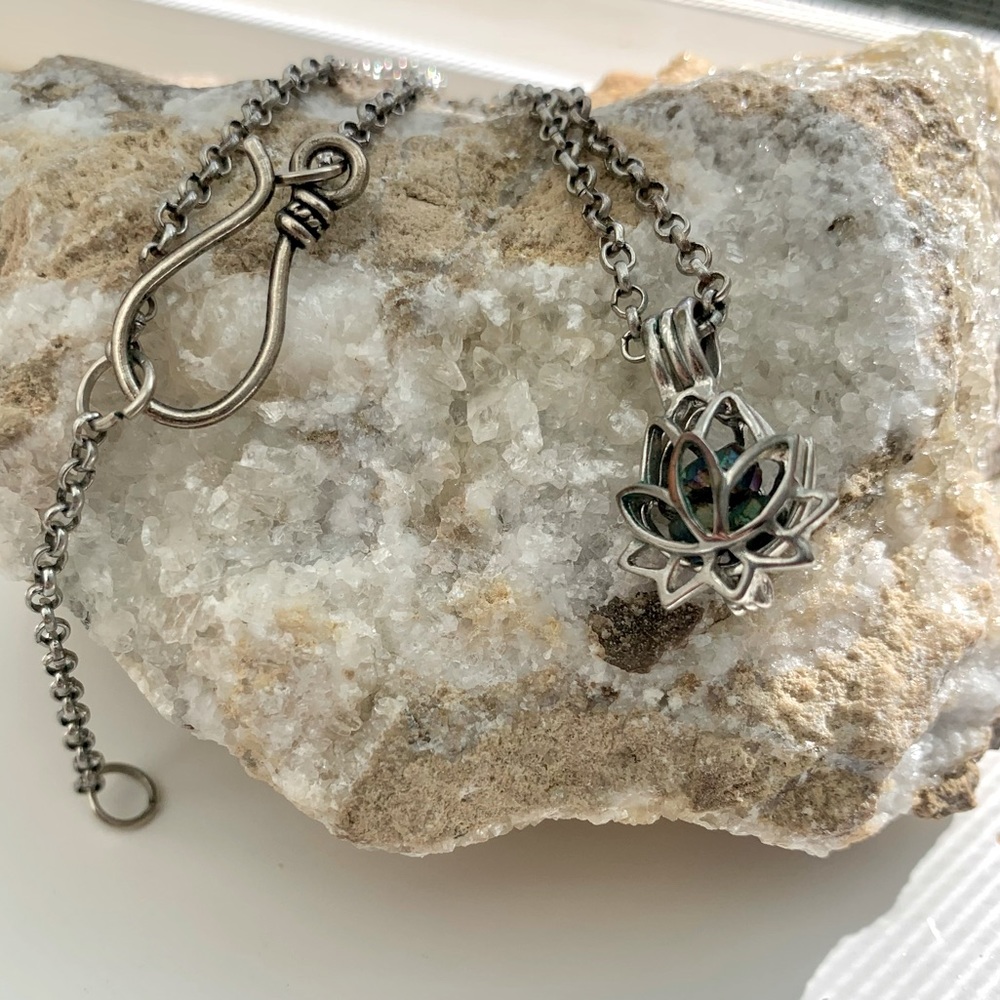 Lotus crystal necklace 🌈